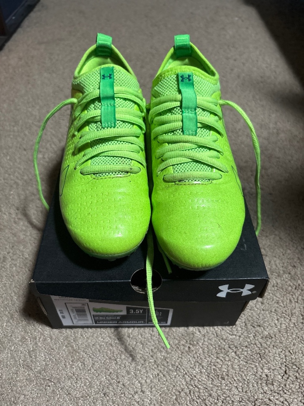 BOYS FOOTBALL CLEATS UNDER ARMOUR size 3.5